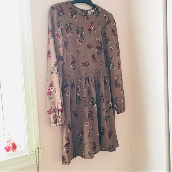 Dress with lace trim - Picture 6 of 12